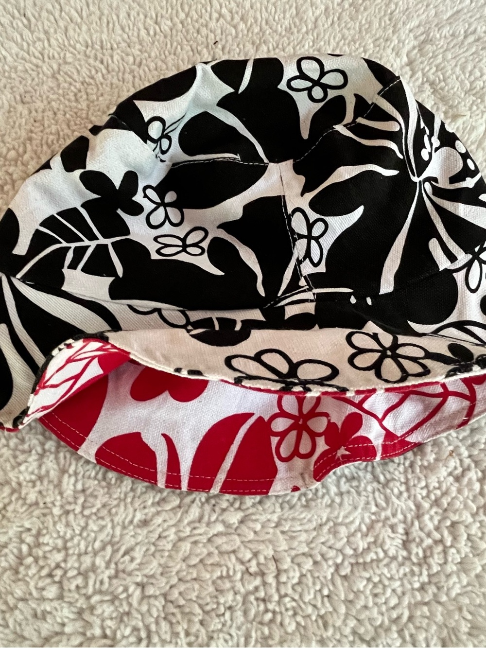 Women’s Black Red White Reversible Floral Bucket Hat Sun Beach Island Vacation - Picture 3 of 5